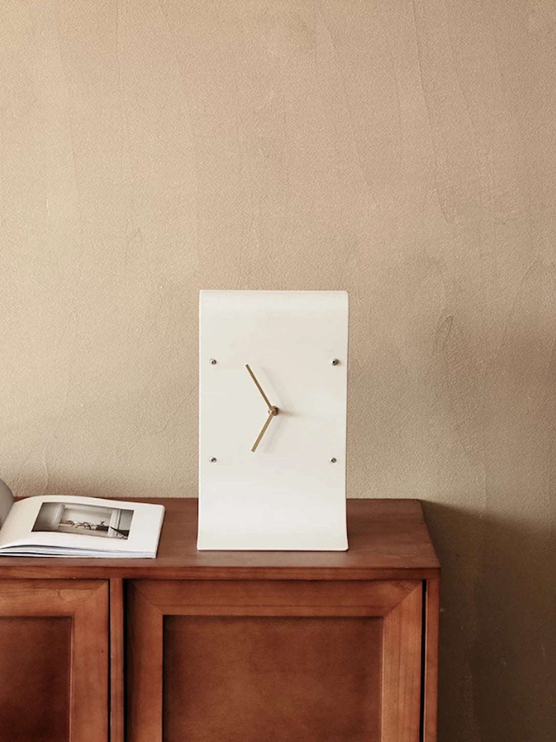 CURVED SCULPTURAL TABLE CLOCK
