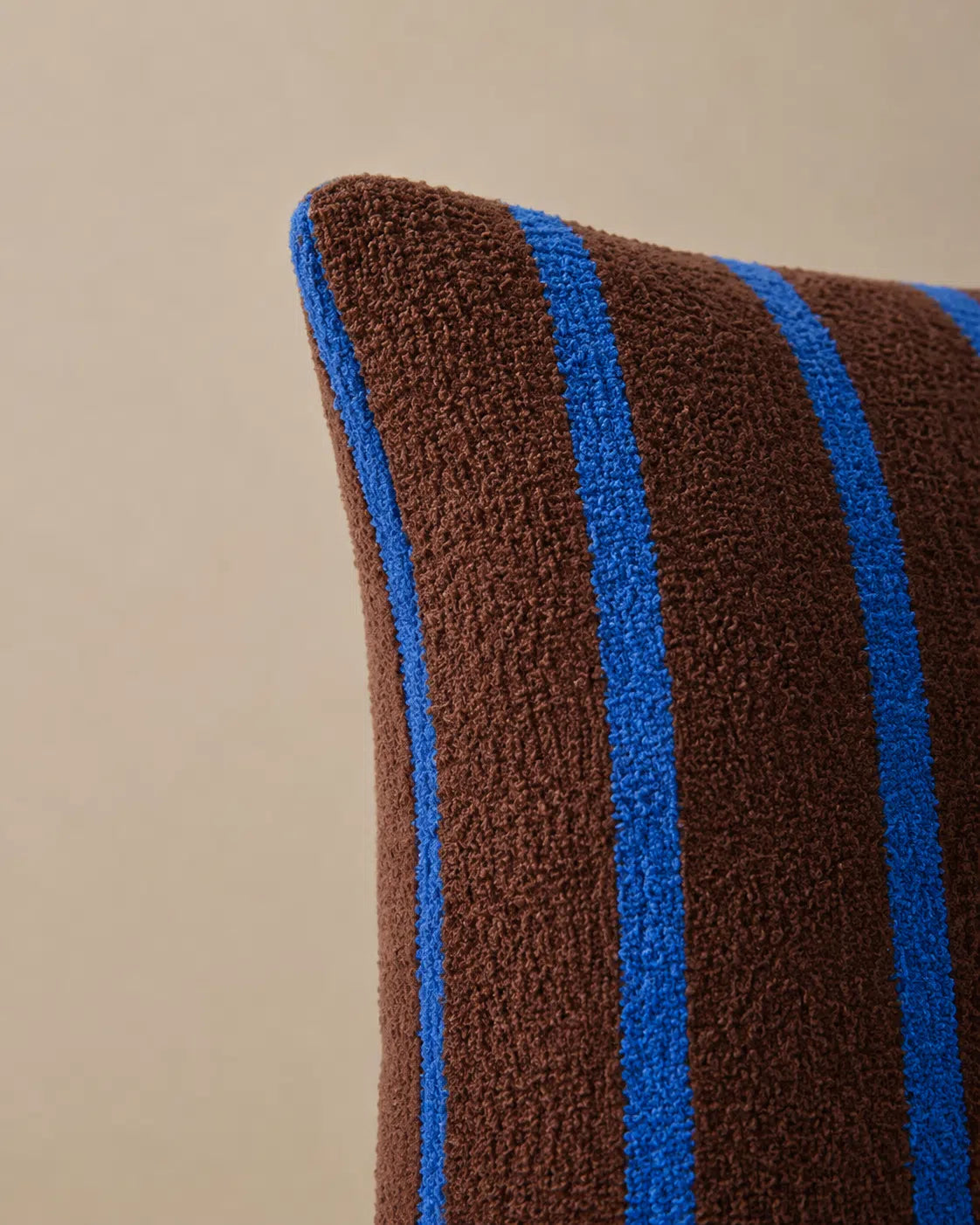 SRIPED THROW PILLOW