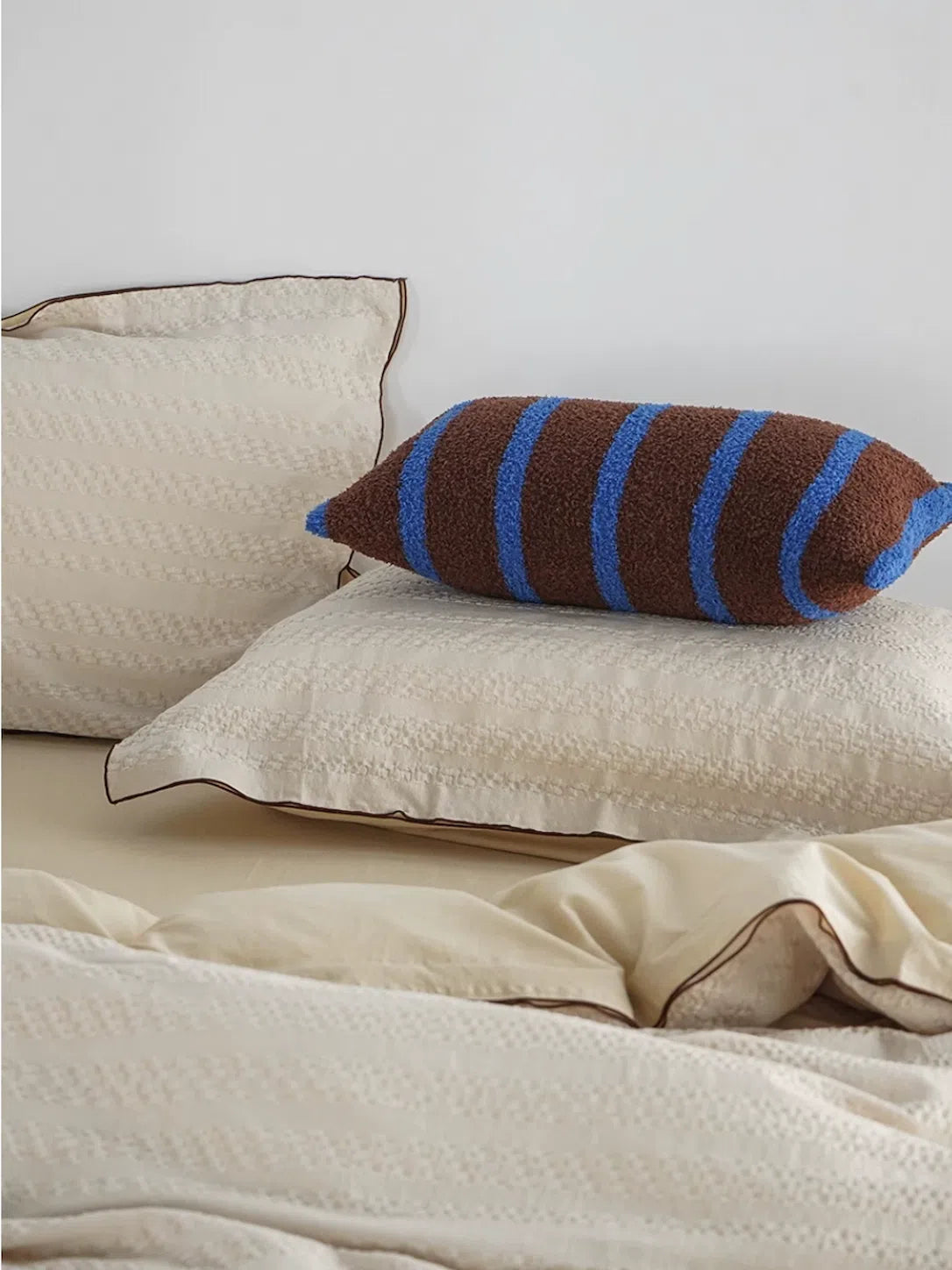 SRIPED THROW PILLOW