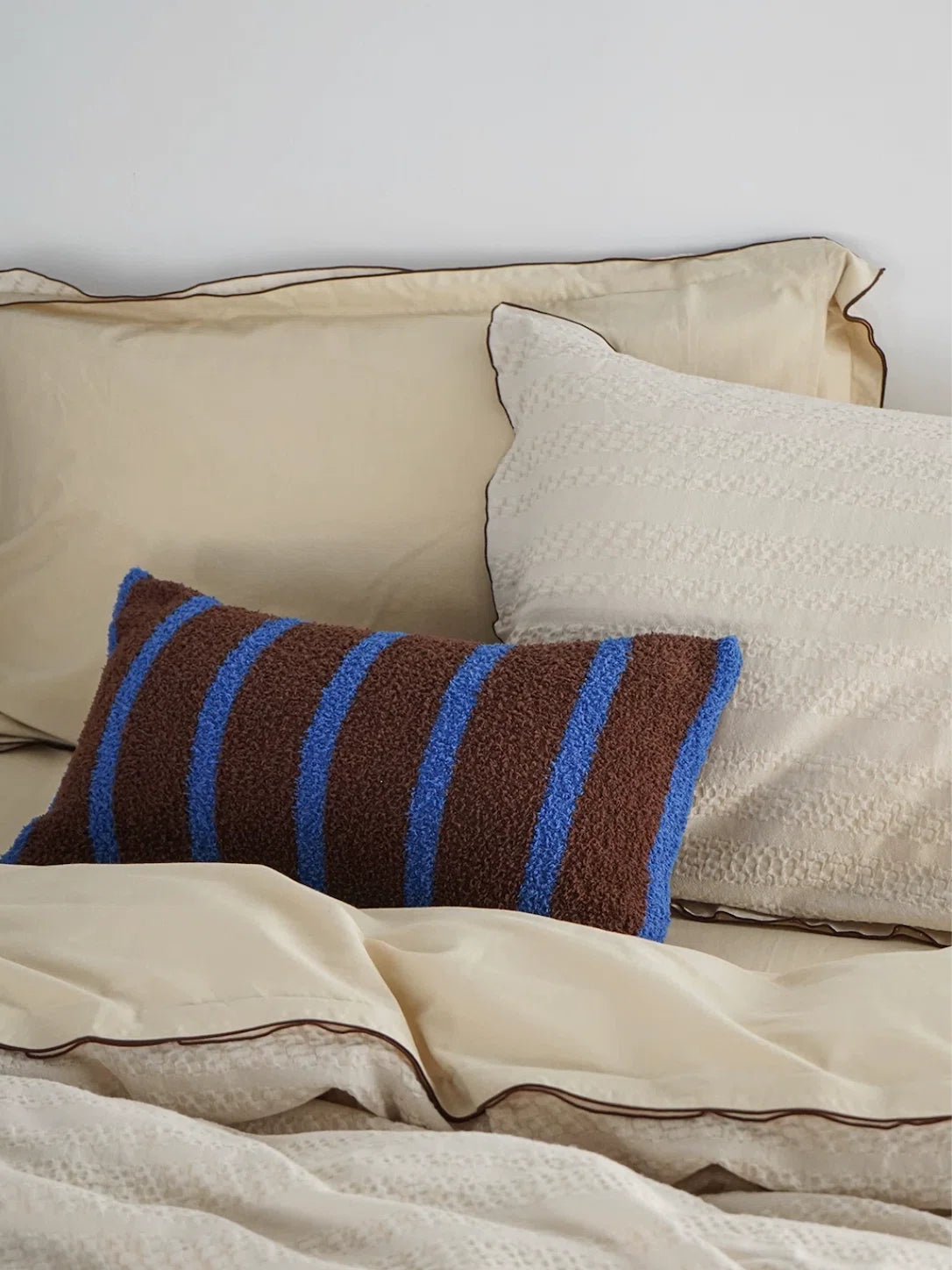 SRIPED THROW PILLOW