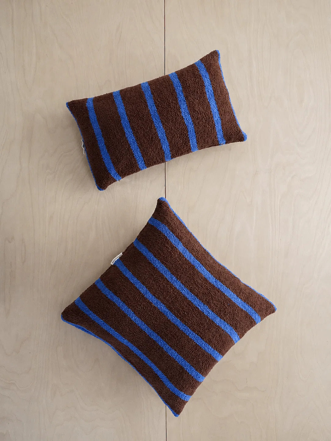 SRIPED THROW PILLOW
