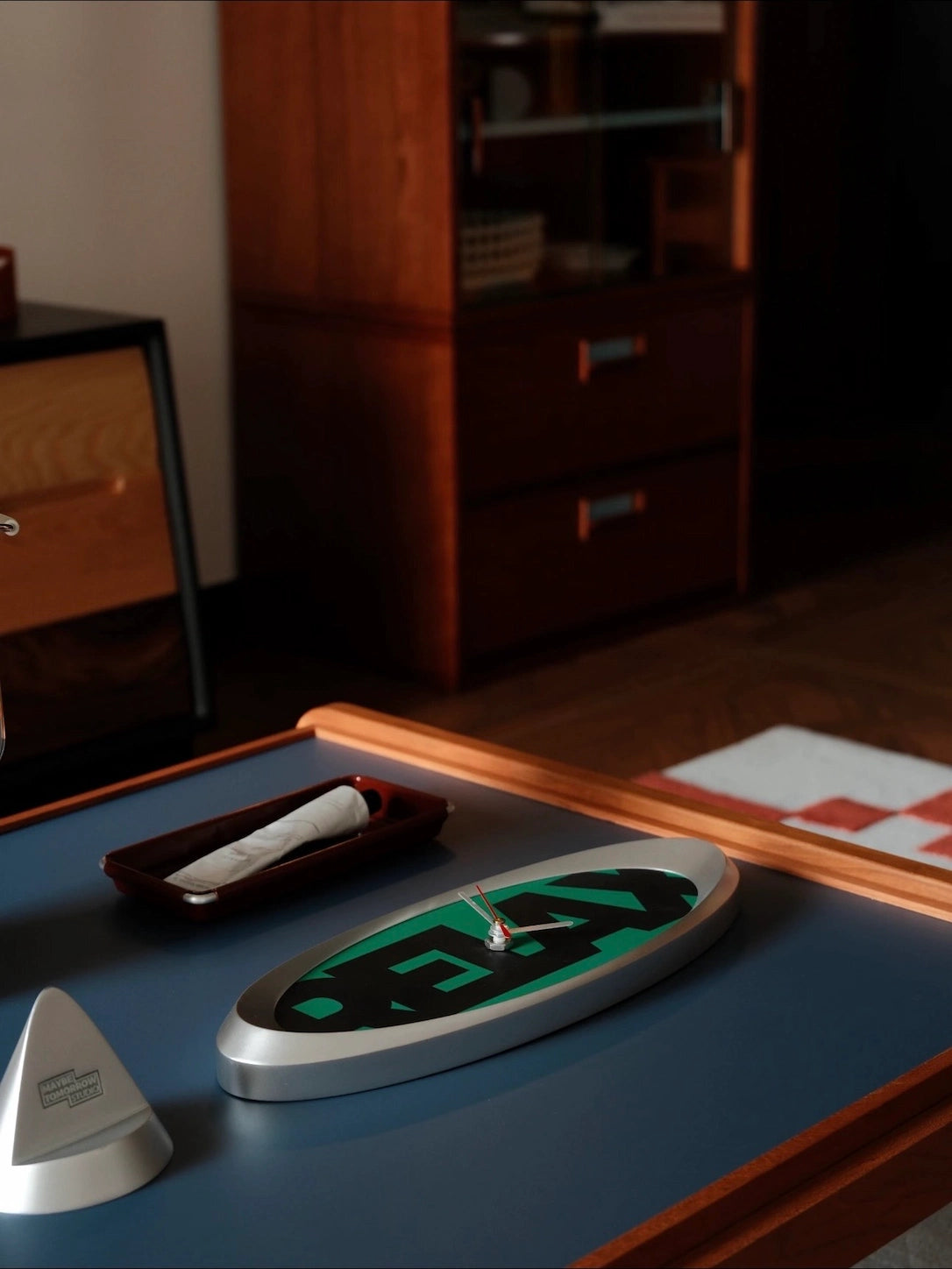 BAUHAUS WORD DESK CLOCK